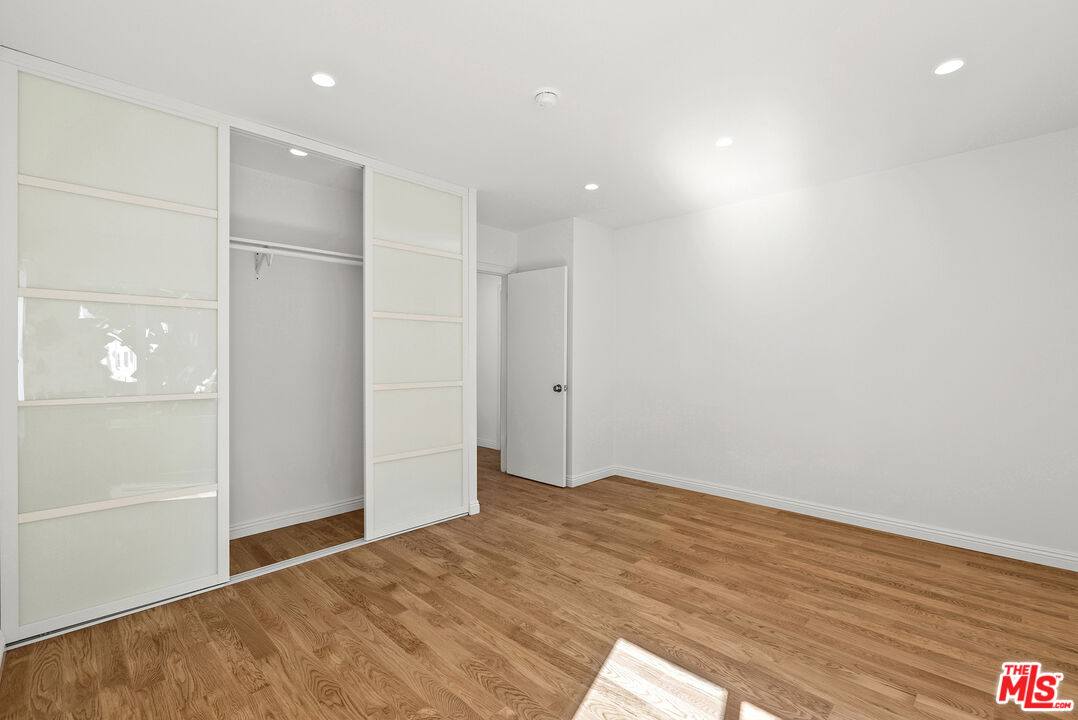 1233 N Harper Ave Unit: 1