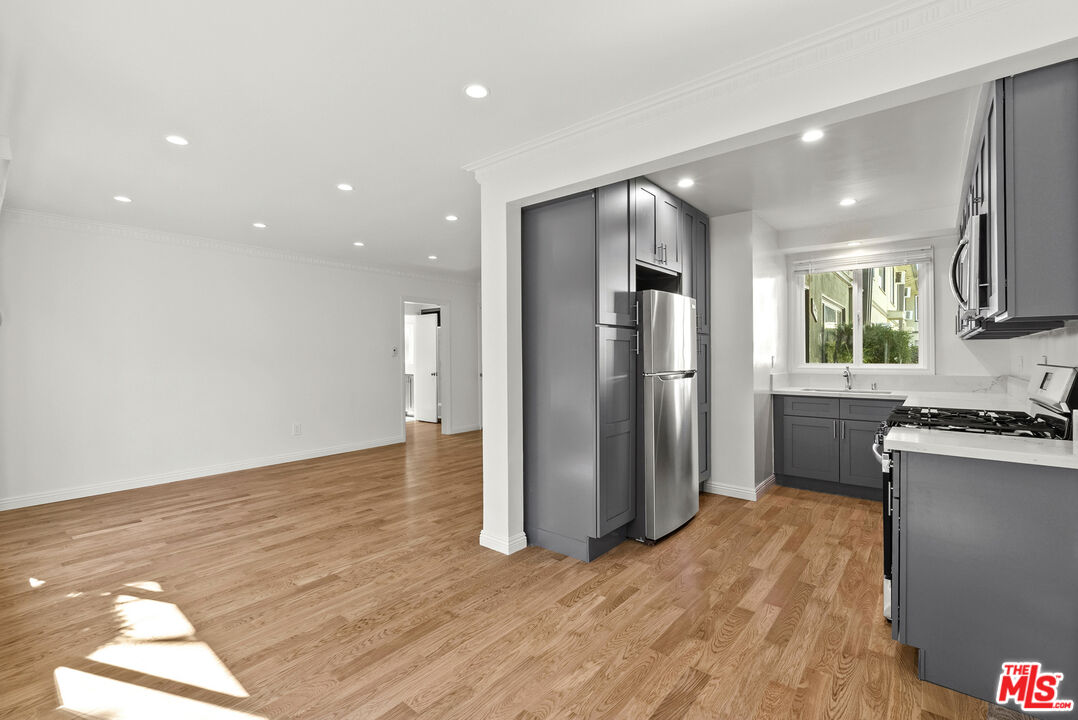 1233 N Harper Ave Unit: 1