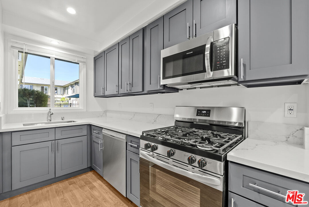 1233 N Harper Ave Unit: 1