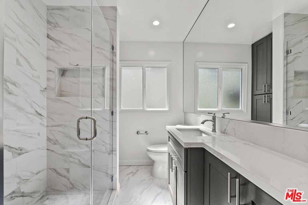 1233 N Harper Ave Unit: 1