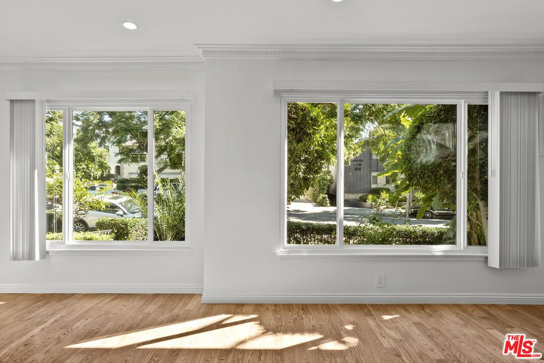 1233 N Harper Ave Unit: 1