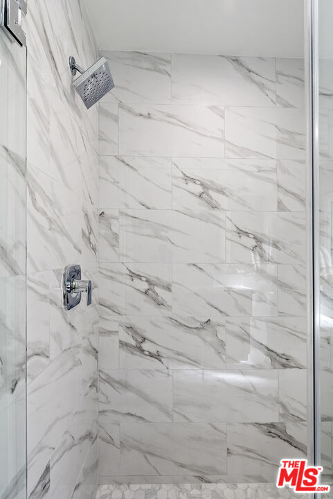 1233 N Harper Ave Unit: 1