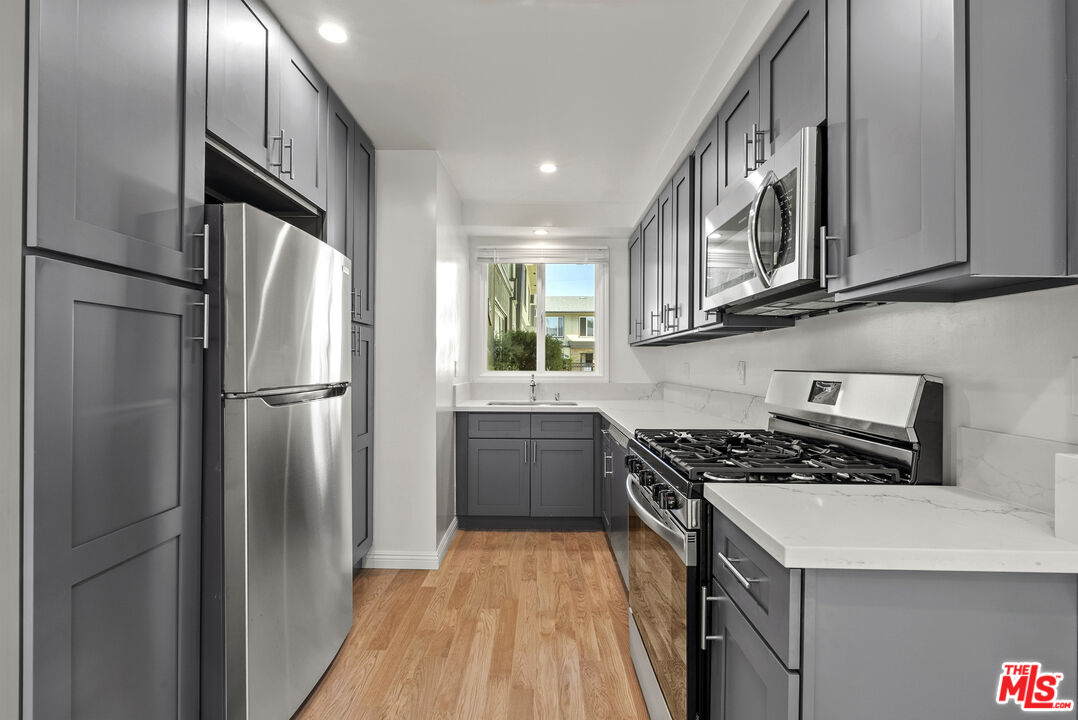 1233 N Harper Ave Unit: 1