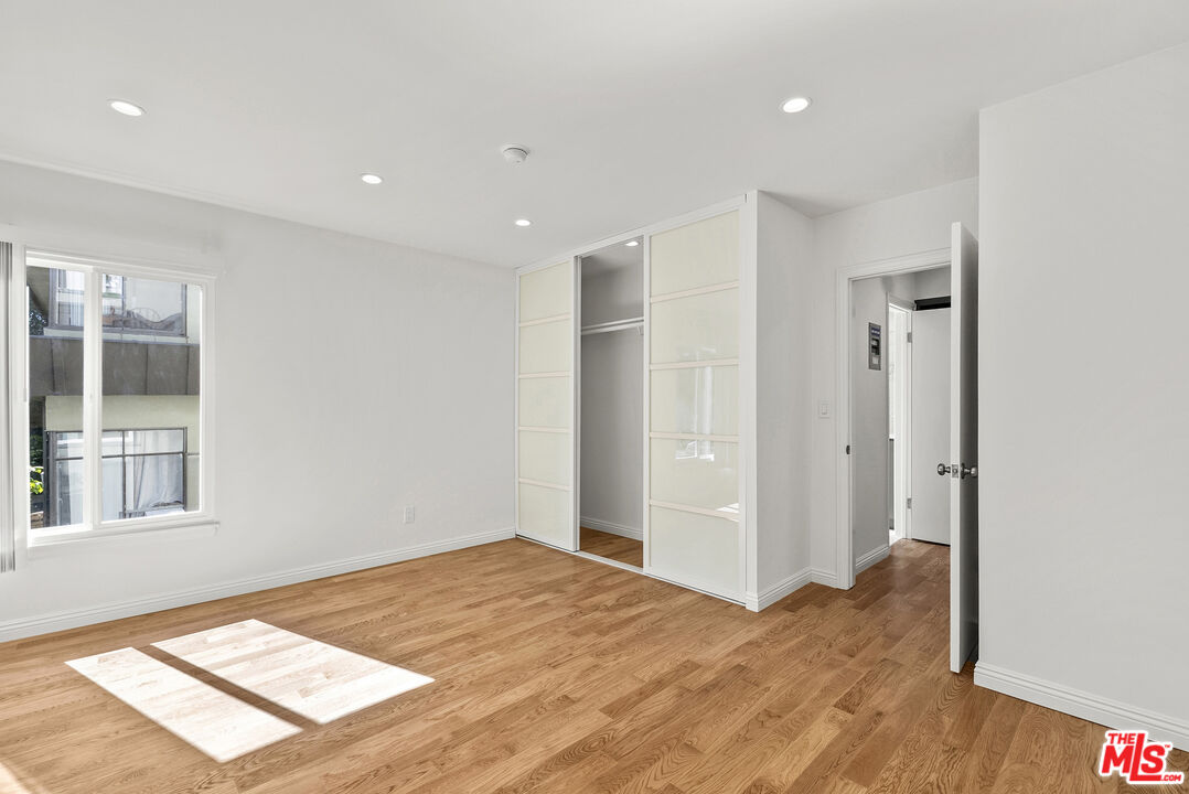 1233 N Harper Ave Unit: 1