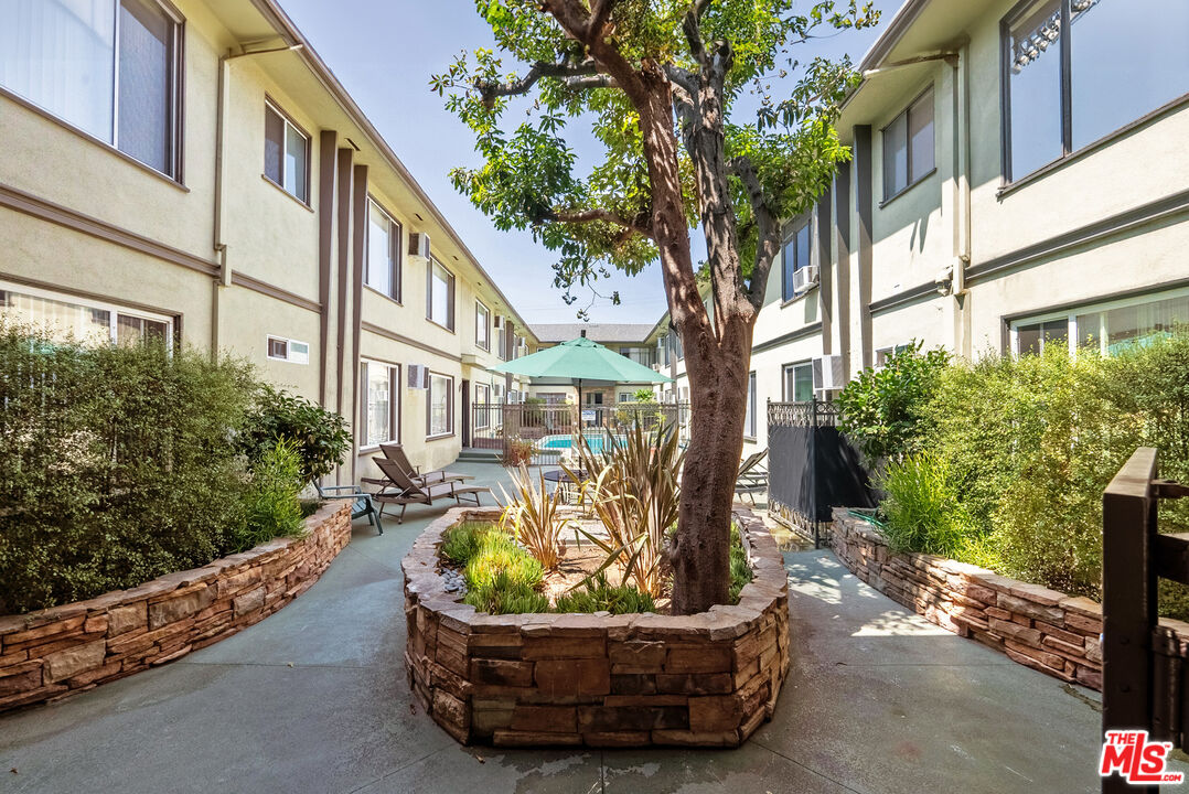 1233 N Harper Ave Unit: 1