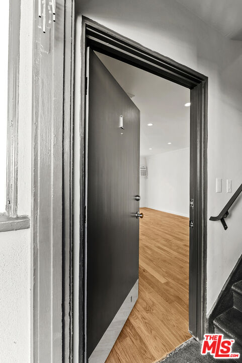 1233 N Harper Ave Unit: 1