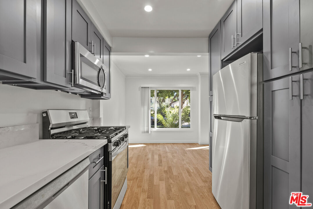 1233 N Harper Ave Unit: 1