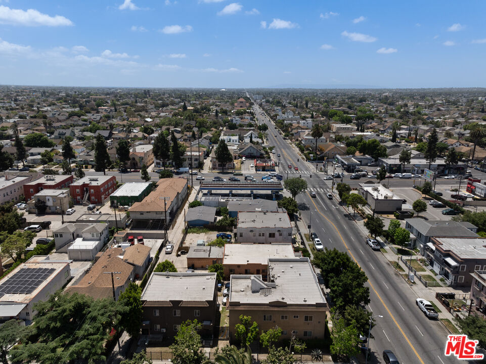 3982 S Normandie Ave