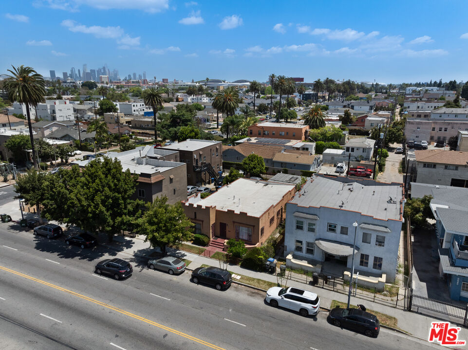 3982 S Normandie Ave