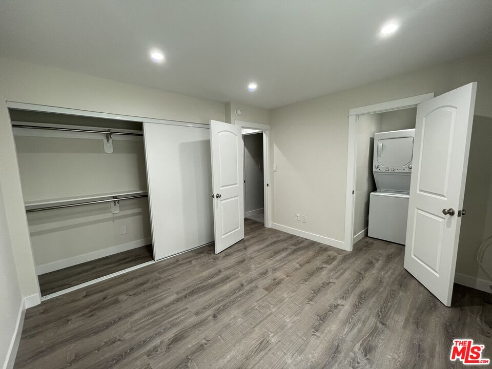 27 Anchorage St Unit: B