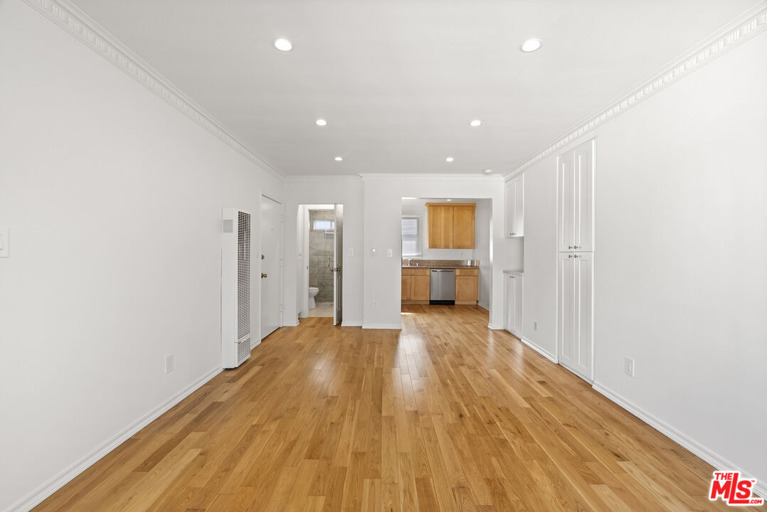 1233 N Harper Ave Unit: 12