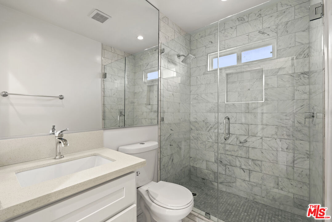 1233 N Harper Ave Unit: 12