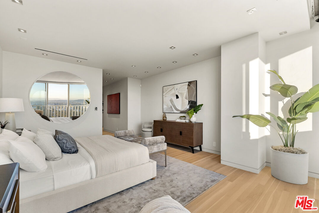 9255 Doheny Rd Unit: 2006