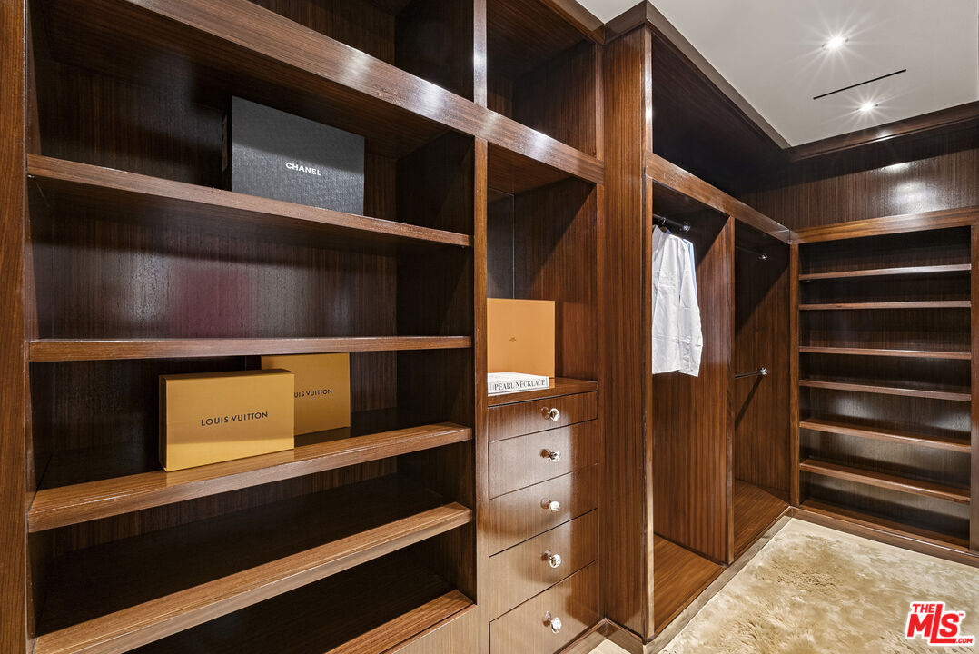 9255 Doheny Rd Unit: 2006