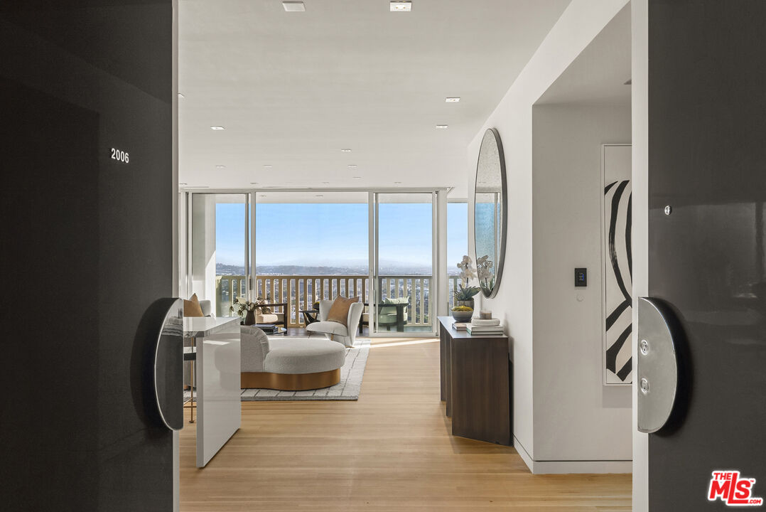 9255 Doheny Rd Unit: 2006