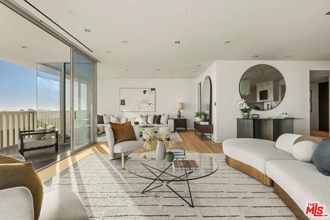 9255 Doheny Rd Unit: 2006