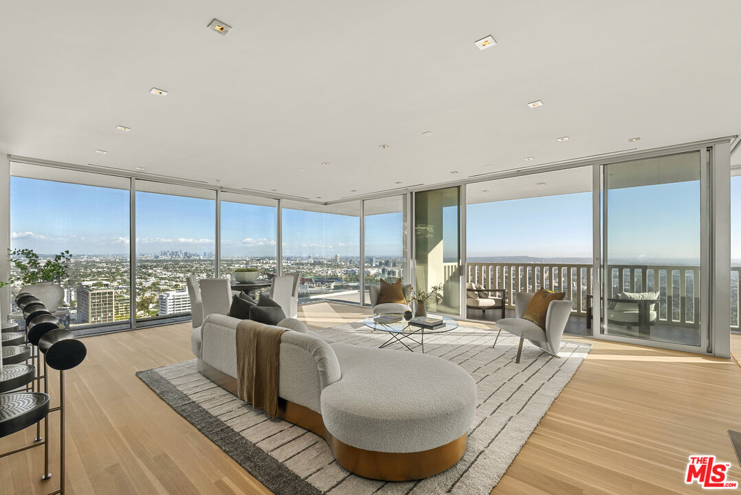 9255 Doheny Rd Unit: 2006