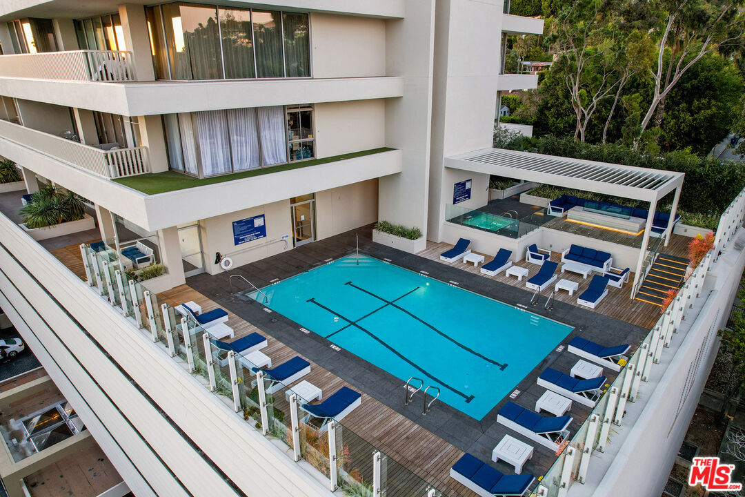 9255 Doheny Rd Unit: 2006