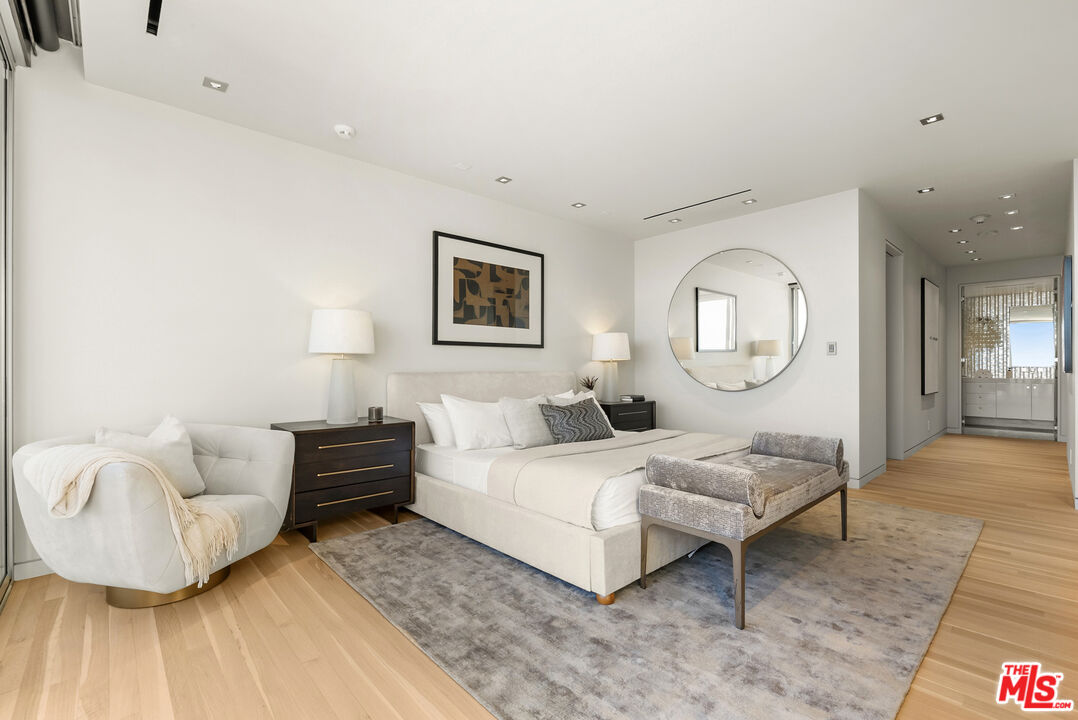 9255 Doheny Rd Unit: 2006