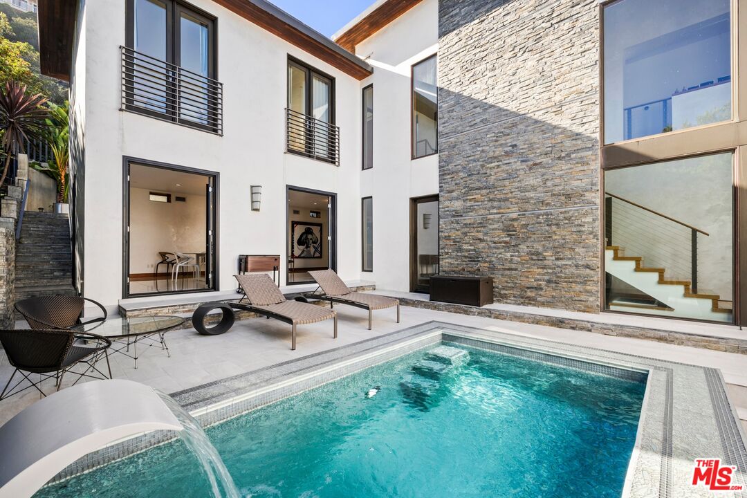 2437 Apollo Dr