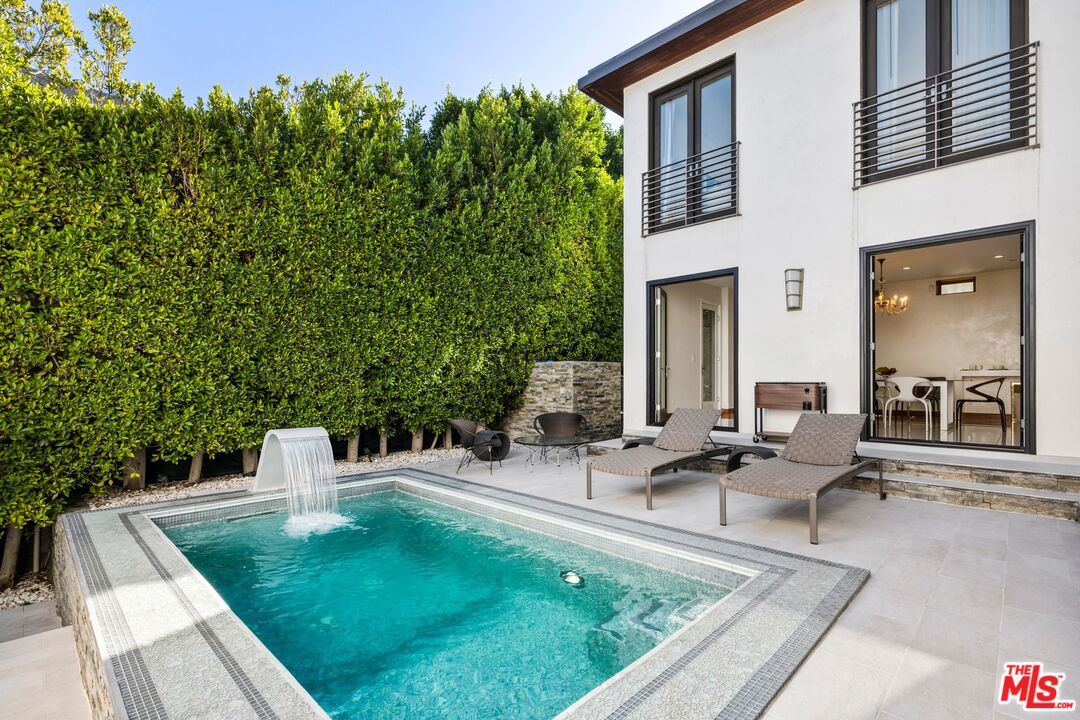 2437 Apollo Dr