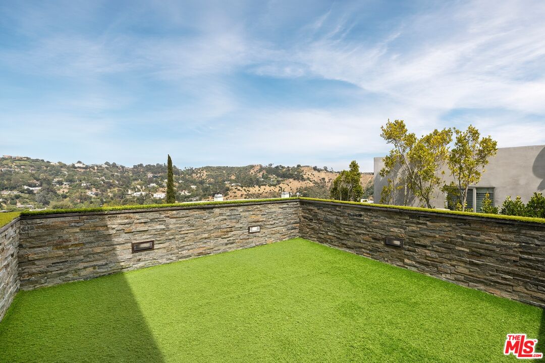 2437 Apollo Dr