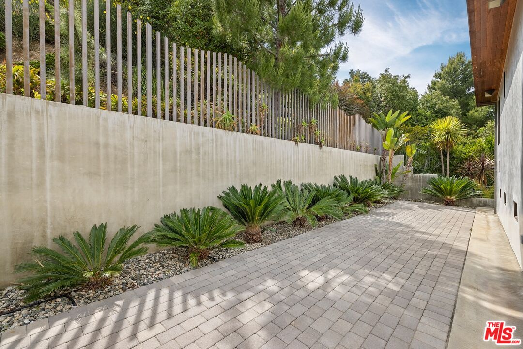 2437 Apollo Dr