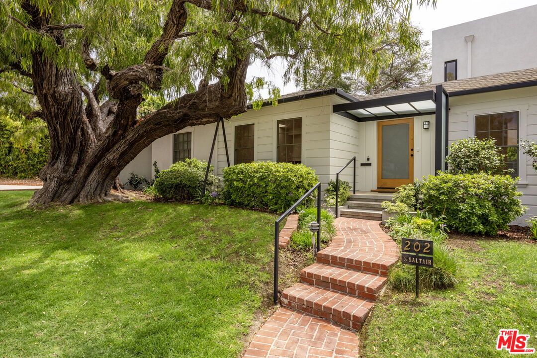 202 S Saltair Ave
