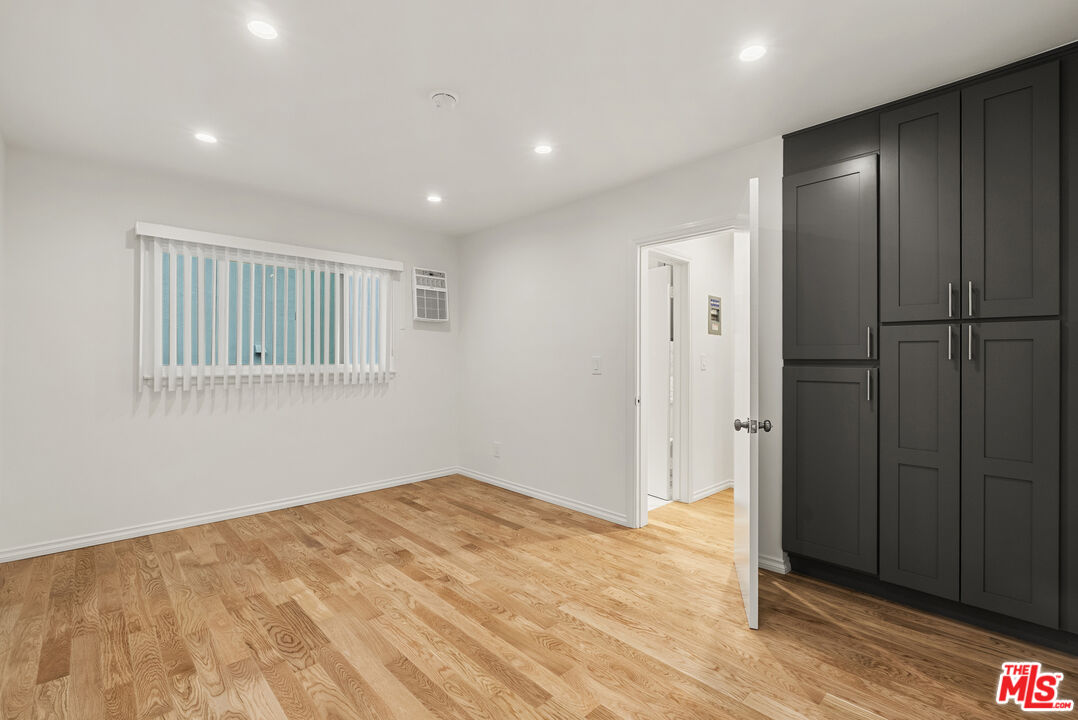 1235 N Harper Ave Unit: 20