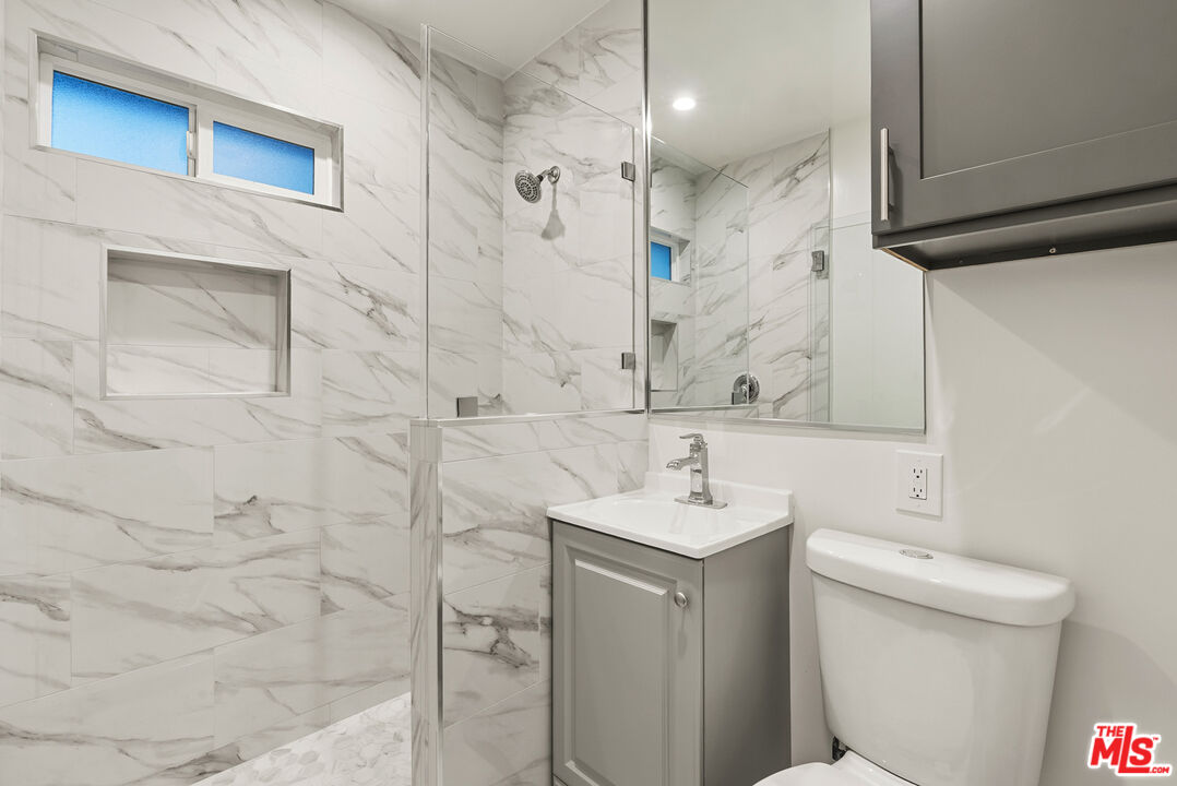 1235 N Harper Ave Unit: 20