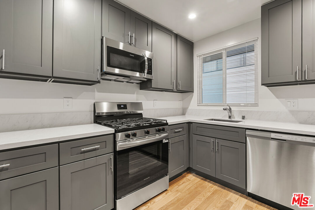 1235 N Harper Ave Unit: 20