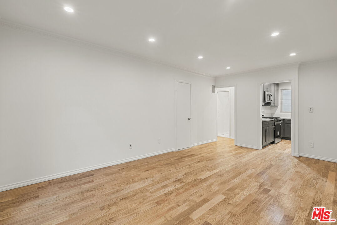1235 N Harper Ave Unit: 20