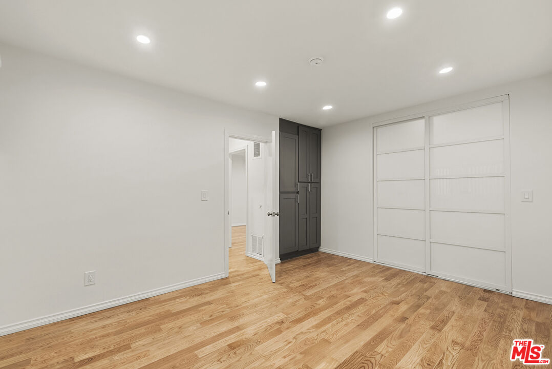1235 N Harper Ave Unit: 20