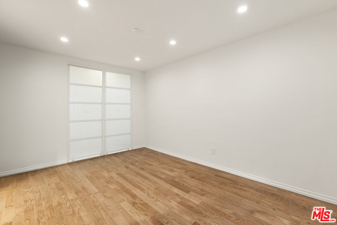1235 N Harper Ave Unit: 20