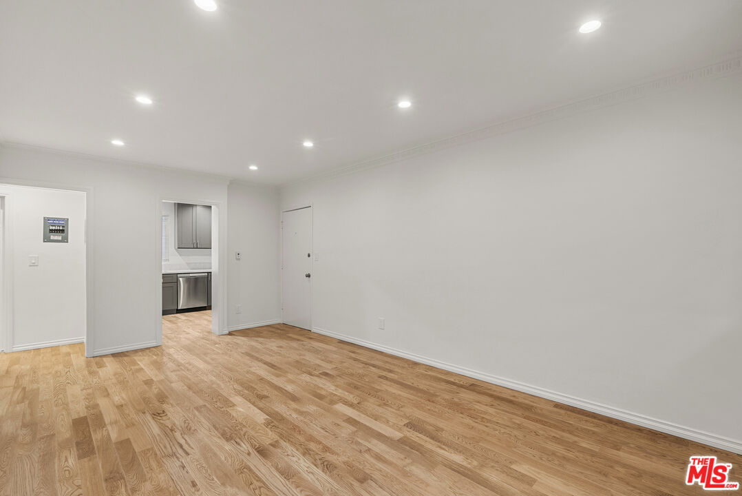 1235 N Harper Ave Unit: 20