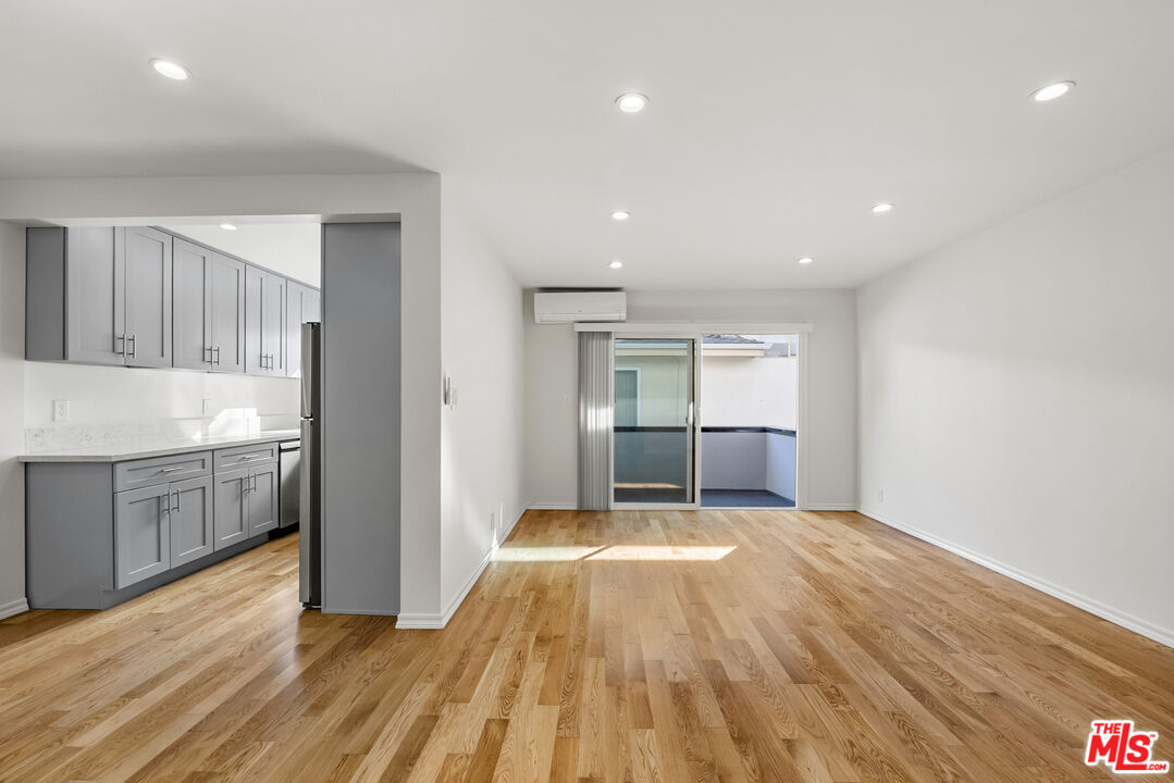 1425 N Harper Ave Unit: 3