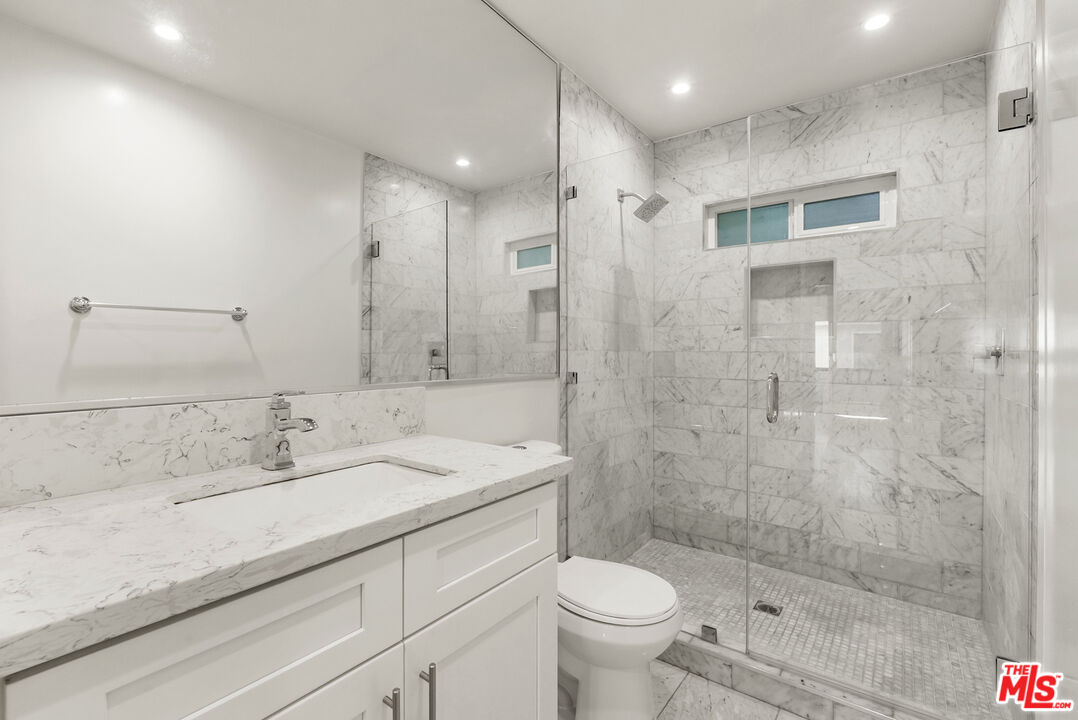 1425 N Harper Ave Unit: 3