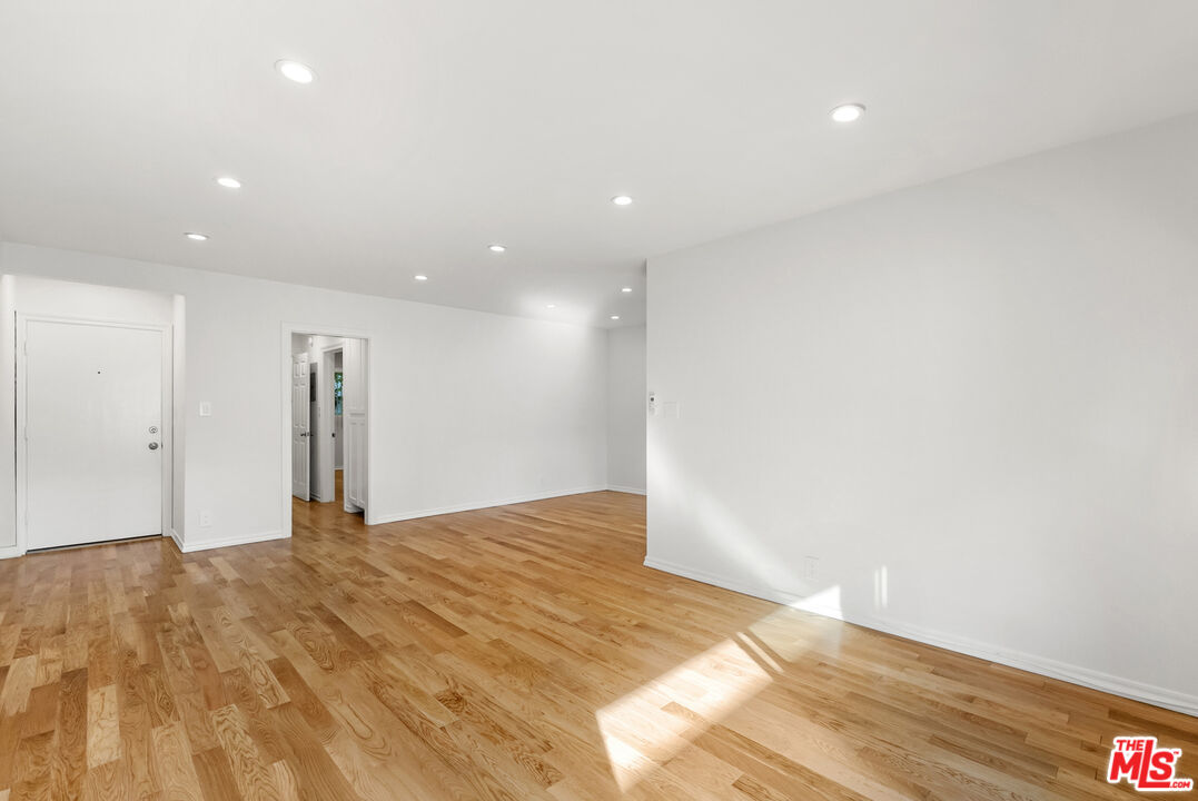 1425 N Harper Ave Unit: 3
