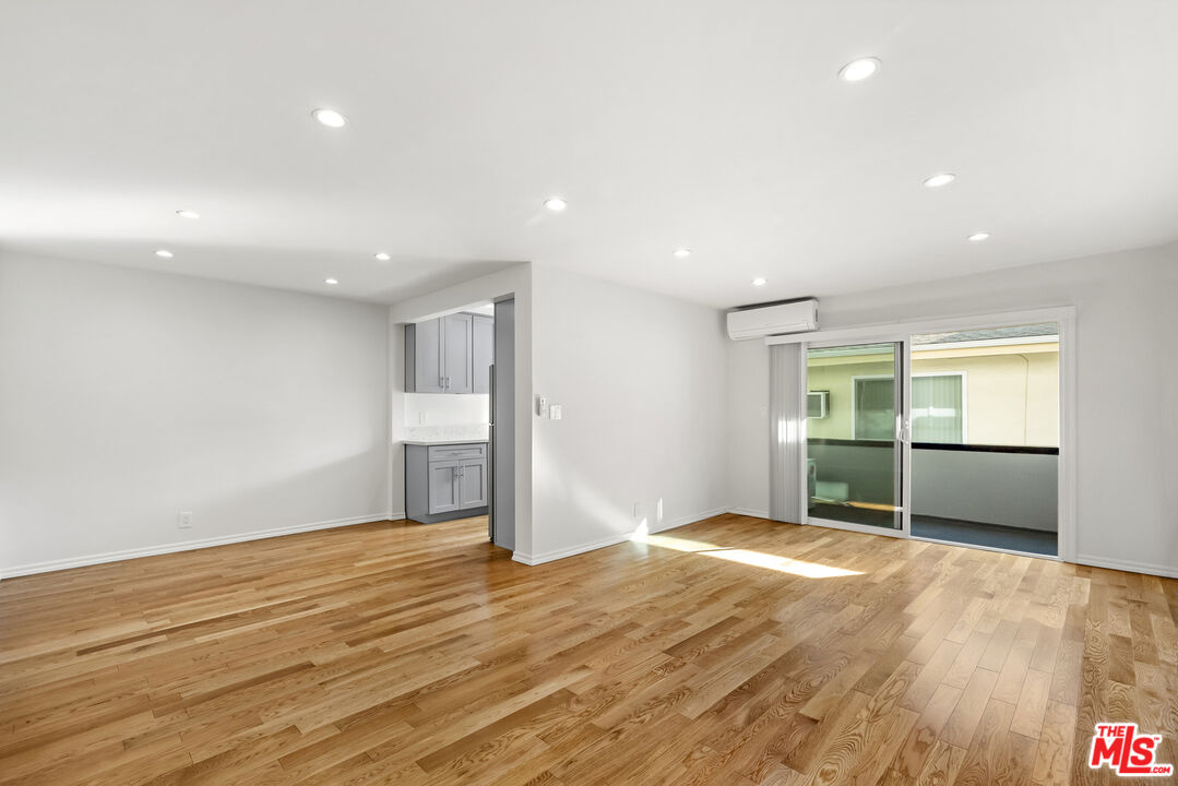 1425 N Harper Ave Unit: 3