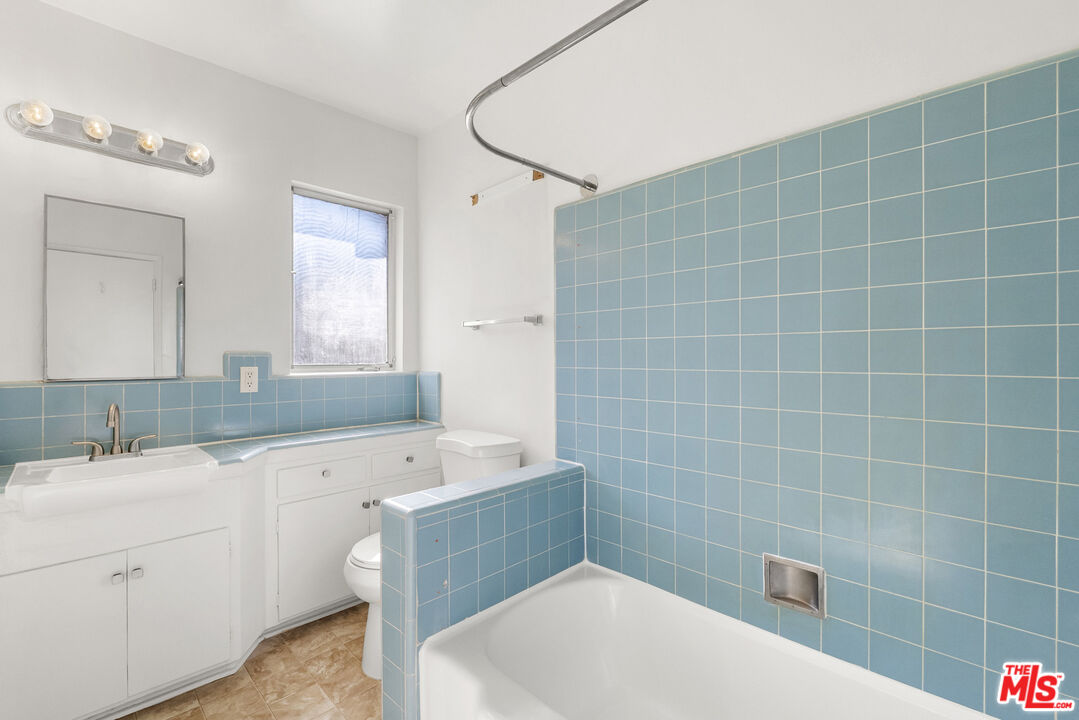 923 N San Vicente Blvd Unit: 6