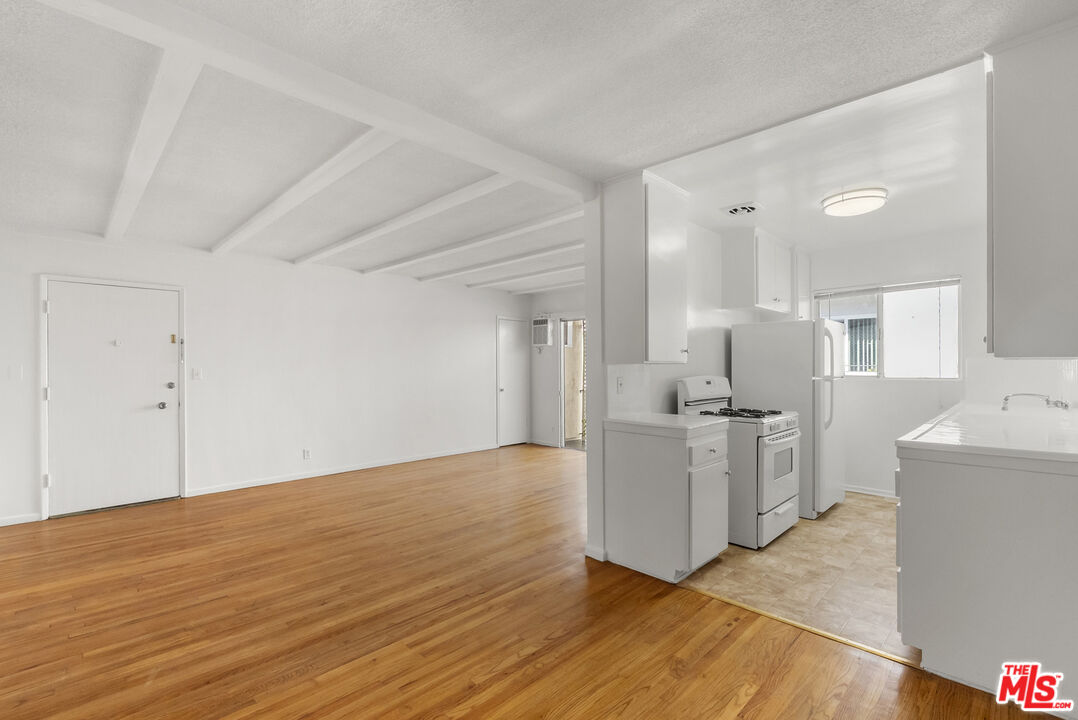 923 N San Vicente Blvd Unit: 6