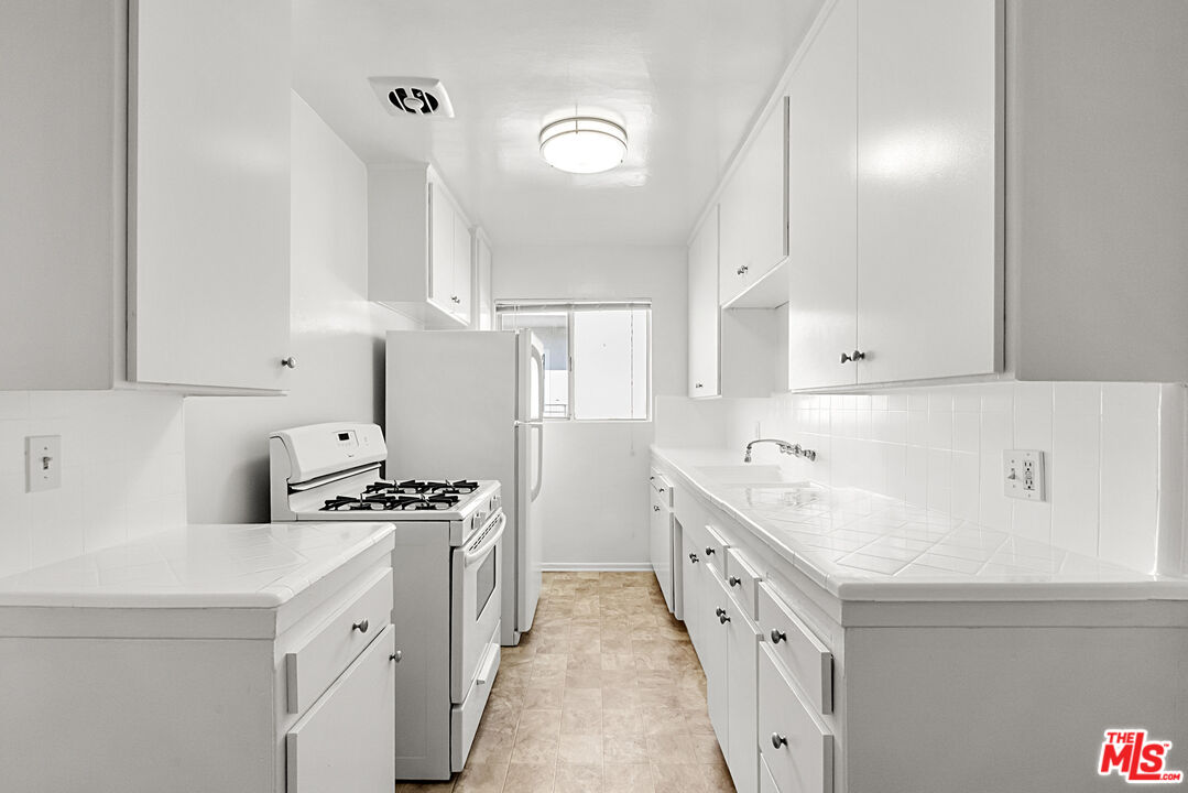 923 N San Vicente Blvd Unit: 6