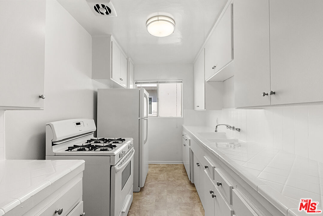 923 N San Vicente Blvd Unit: 6