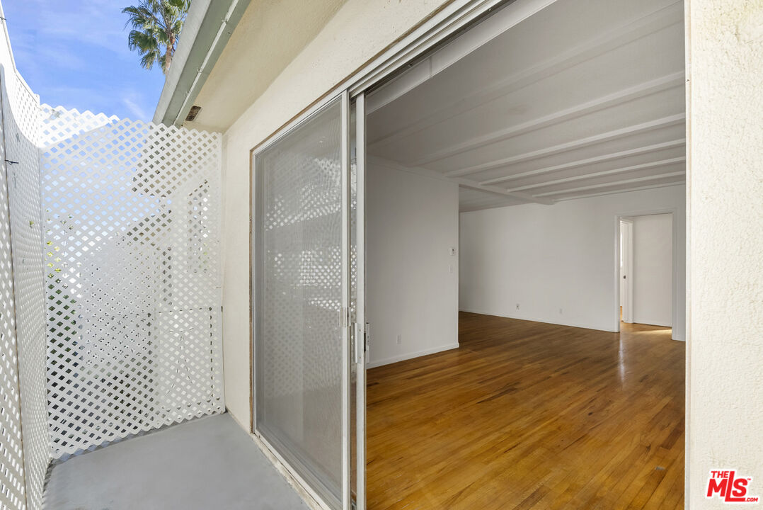 923 N San Vicente Blvd Unit: 6