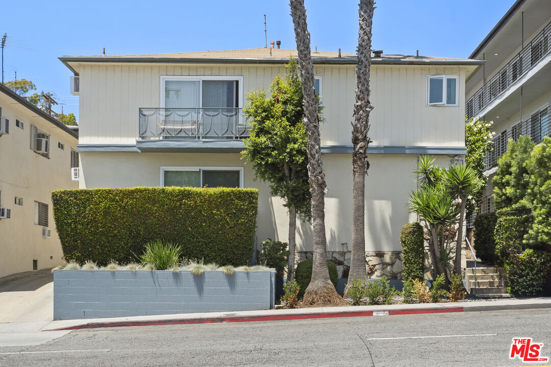 923 N San Vicente Blvd Unit: 6