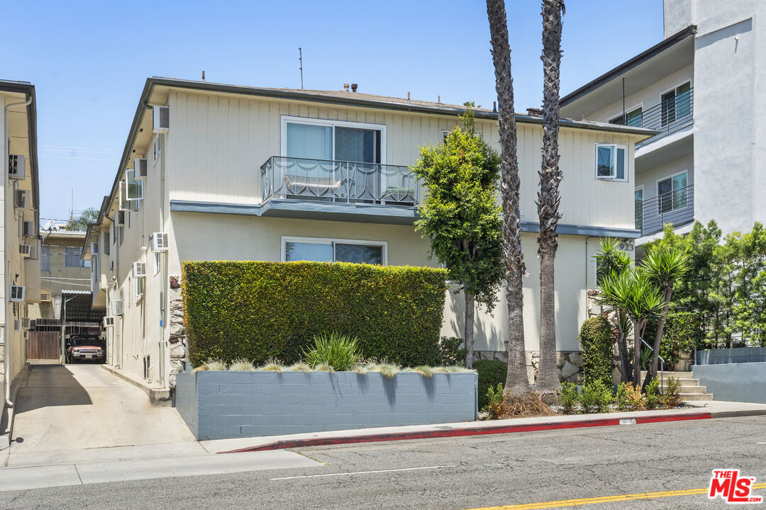 923 N San Vicente Blvd Unit: 6