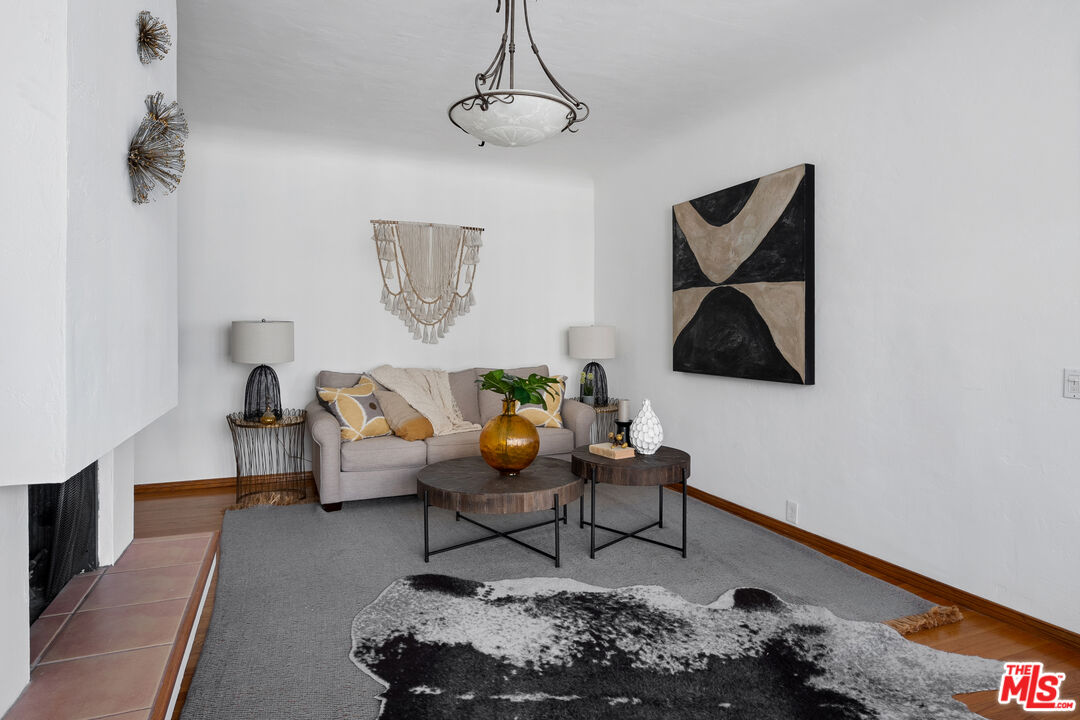 1345 N Hayworth Ave Unit: 209