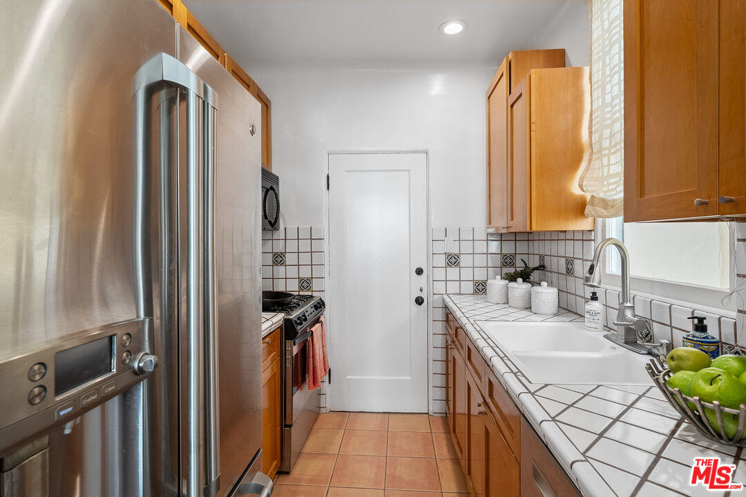 1345 N Hayworth Ave Unit: 209