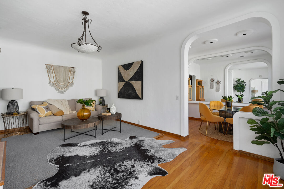 1345 N Hayworth Ave Unit: 209