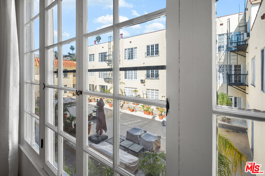 1345 N Hayworth Ave Unit: 209